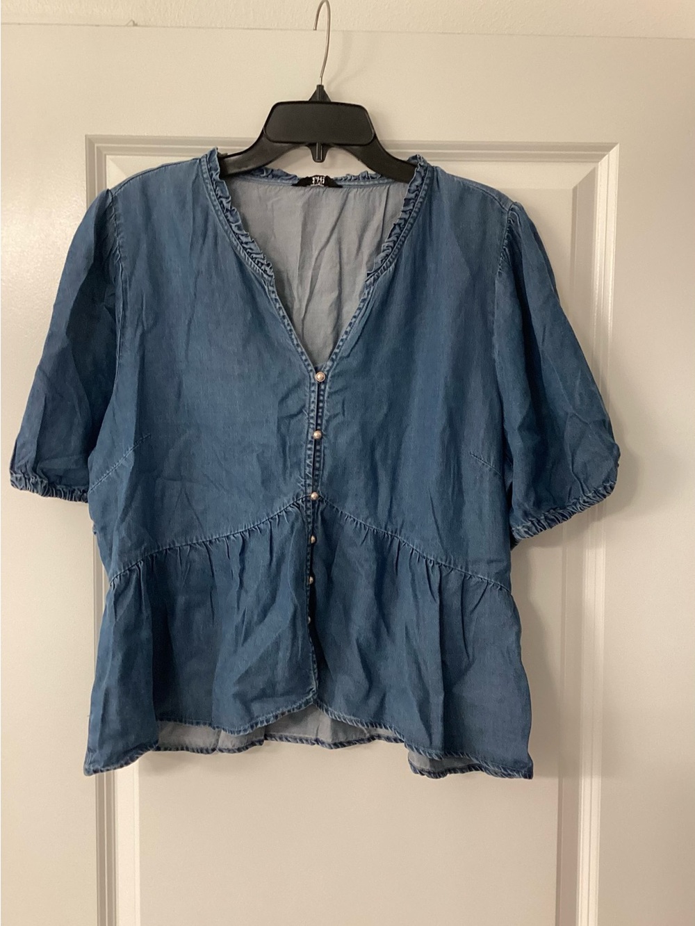 NWT!!  Frye Brand XL Women’s Denim Button-Front Peplum Top